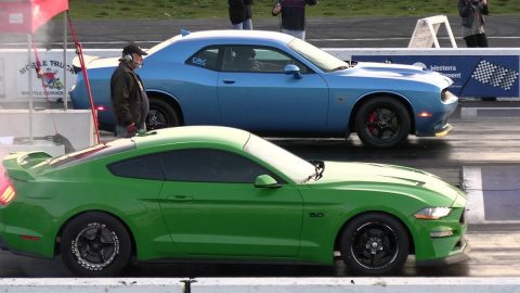 2018 Mustang GT vs 2019 Challenger Scat Pack - drag race