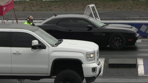 Hellcats vs Pickup Trucks - drag racing