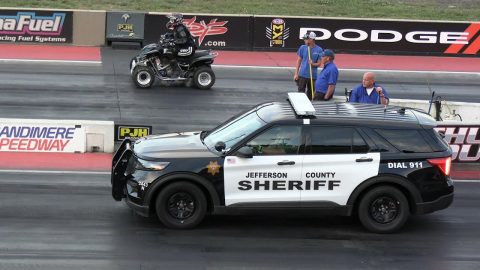 Police Car vs Quad - drag racing