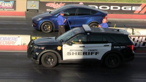 Tesla vs Police car - drag racing