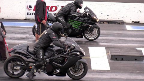 Kawasaki Ninja vs Hayabusa - motorcycles drag racing