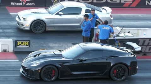 ZR1 Corvette vs Mustang GT - drag racing