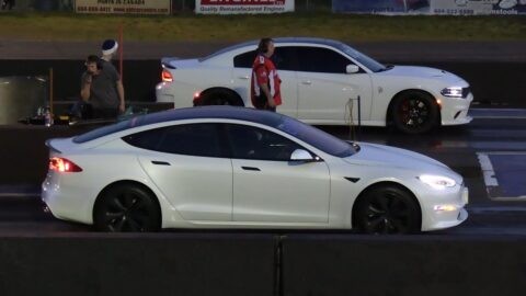 Tesla Plaid vs Hellcat Charger - drag race