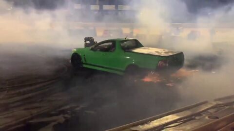 FULLON HOLDEN VF COMMODORE UTE BURNOUT CAR DECIMATING THE PAD